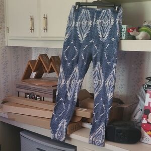 Forever 21 Blue and White Patterned Leggings